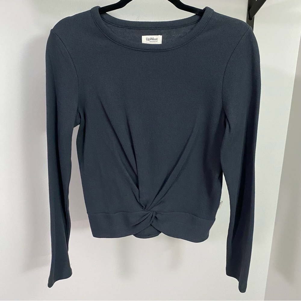 ⭐️ 2/$30 ⭐️ Gray Long Sleeve Twist Front Waffle Knit Tee